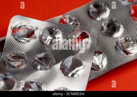 bolle vuote da compresse già utilizzate, confezioni di plastica per medicinali Foto Stock