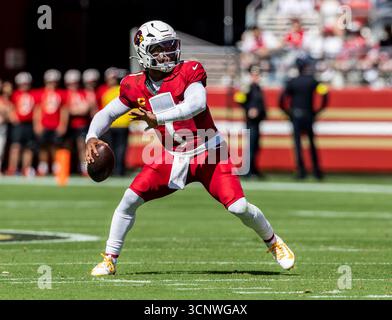 21 settembre 2025 il quarterback degli Arizona Cardinals Kyler Murray (1) cerca il passaggio profondo durante la partita di football tra gli Arizona Cardinals e i San Francisco 49ers. San Francisco ha battuto Arizona 16-15 al Levi Stadium di Santa Clara, Calif Thurman James/CSM Foto Stock
