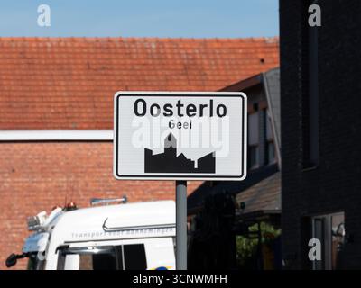 Cartello stradale che segna l'ingresso di Oosterlo, un villaggio di Geel, provincia di Anversa, Belgio Foto Stock