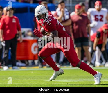 21 settembre 2025 il running back degli Arizona Cardinals Trey Benson (33) corre con la palla durante la partita di football tra gli Arizona Cardinals e i San Francisco 49ers. San Francisco ha battuto Arizona 16-15 al Levi Stadium di Santa Clara, Calif Thurman James/CSM Foto Stock