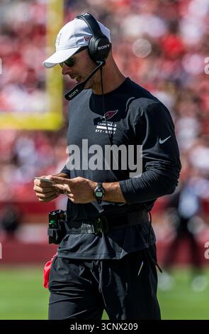 21 settembre 2025 il capo-allenatore degli Arizona Cardinals Jonathan Gannon a bordo campo durante la partita di football tra gli Arizona Cardinals e i San Francisco 49ers. San Francisco ha battuto Arizona 16-15 al Levi Stadium di Santa Clara, Calif Thurman James/CSM Foto Stock