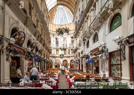 Cicek Pasaji off Istiklal Caddesi, Beyoglu, Istanbul, Turchia, Istanbul, Turkiye Foto Stock