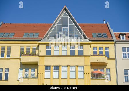 Altbau, ausgebautes Dachgeschoß, Hauptstraße, Schöneberg, Bezirk Tempelhof-Schöneberg, Berlino, Germania Foto Stock