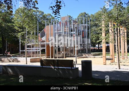 Monaco di Baviera, Germania. 18 settembre 2025. Parco giochi a Monaco senza attrezzature per bambini, vuoto, deserto? Credito: dpa/Alamy Live News Foto Stock