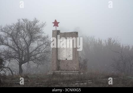 Bosnia-Erzegovina, Bosansko Grahovo (Mun.), Resanovci: Monumento a NH Simo Bajić, combattenti caduti e vittime del terrore fascista ('Spomenik Palim Foto Stock
