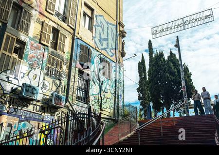 I gradini di Cours Julien nell'area creativa di Marsiglia, Bouches du Rhone, Francia. Foto Stock
