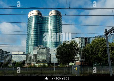 Sede centrale e sede centrale di Rabobank, uno dei principali istituti finanziari e banche dei Paesi Bassi, Rabobank, visto dalla stazione centrale di Utrecht. Foto Stock