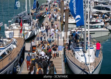 Il più grande salone nautico d'europa, il più importante salone nautico, il Southampton International Boat Show 2025, il 56° salone nautico di Southampton, il sole sulle barche, il salone nautico, il Foto Stock