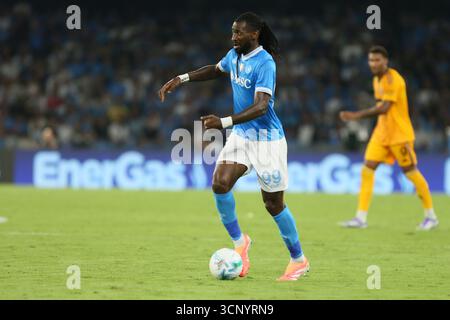 Napoli, Italia. 22 settembre 2025. Andre Zambo Anguissa della SSC Napoli in azione durante la partita di serie A tra SSC Napoli e Pisa SC allo Stadio Maradona il 22 settembre 2025 a Napoli. Crediti: Marco Canoniero/Alamy Live News Foto Stock
