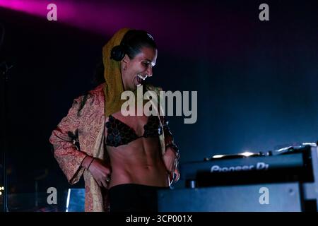 Onesolo (apertura per Sophie Ellis-Bextor) concerto dal vivo alla Santeria Toscana 31 (Milano), 21 settembre 2025 © Giorgia De dato Foto Stock