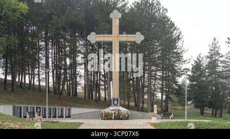 Bosnia-Erzegovina, Drvar (Mun.), Drvar (Titov Drvar): Croce serba-ortodossa a Drvar Foto Stock