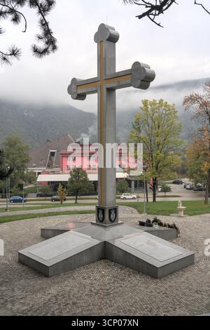Bosnia-Erzegovina, Drvar (Mun.), Drvar (Titov Drvar): Croce serba-ortodossa a Drvar Foto Stock
