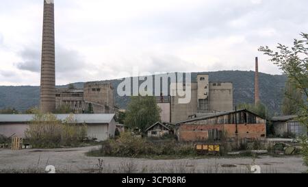 Bosnia-Erzegovina, Drvar (Mun.), Drvar (Titov Drvar): Fabbrica di legno Drvar Foto Stock