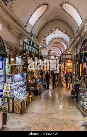 ISTANBUL, TURCHIA - 19 SETTEMBRE 2022: Grand Bazaar (Kapali Carsi) a Istanbul, Turchia Foto Stock