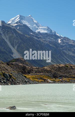 Lago Tasman in primo piano e monte Cook sullo sfondo Foto Stock
