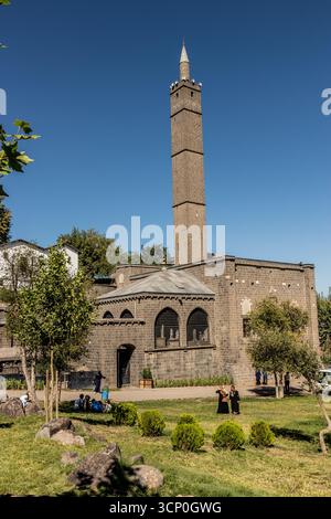 DIYARBAKIR, TURCHIA - 25 SETTEMBRE 2022: Moschea Hazreti Suleyman a Diyarbakir, Turchia Foto Stock