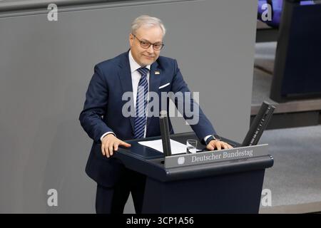 26. Sitzung des Deutschen Bundestages Berlin, 23.9.2025 Marc Bernhard bei der 26. Sitzung des Deutschen Bundestages Berlin *** 26a sessione del Bundestag tedesco di Berlino, 23 9 2025 Marc Bernhard alla 26a sessione del Bundestag tedesco di Berlino Copyright: xMatthiasxGränzdörferx Foto Stock