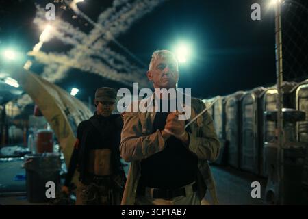 One Battle After Another (2025) diretto da Paul Thomas Anderson e interpretato da Sean Penn nel ruolo del colonnello Steven Lockjaw. Gli ex rivoluzionari si uniscono per salvare la figlia di un compagno dal loro sadico vecchio avversario. La pubblicità è ancora SOLO PER USO EDITORIALE. Crediti: BFA / Warner Bros Foto Stock