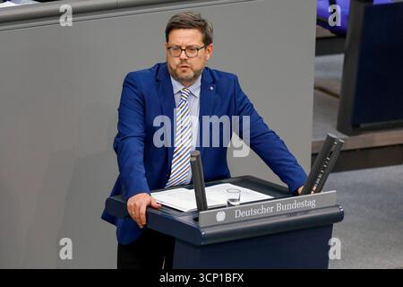 26. Sitzung des Deutschen Bundestages Berlin, 23.9.2025 Lars Rohwer bei der 26. Sitzung des Deutschen Bundestages Berlin *** 26a sessione del Bundestag tedesco di Berlino, 23 9 2025 Lars Rohwer alla 26a sessione del Bundestag tedesco di Berlino Copyright: xMatthiasxGränzdörferx Foto Stock
