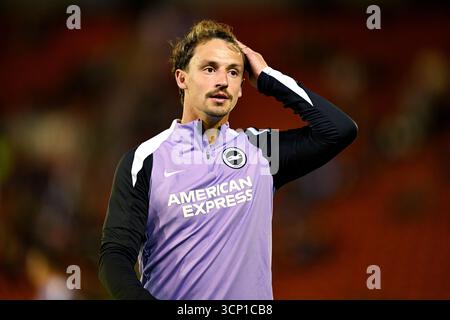 Olivier Boscagli di Brighton e Hove Albion davanti alla partita del terzo turno della Carabao Cup all'Oakwell Stadium di Barnsley. Data foto: Martedì 23 settembre 2025. Foto Stock