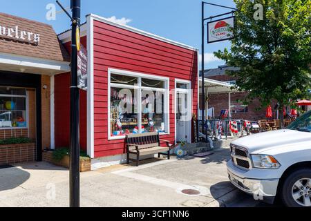 Lincolnton, North Carolina, Stati Uniti d'America - 14 luglio 2025: Burton Farms General Store su Main Street. Foto Stock