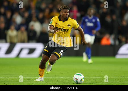 Wolverhampton, Regno Unito. 23 settembre 2025. Emmanuel Agbadou dei Wolverhampton Wanderers durante la partita Wolverhampton Wanderers vs Everton Carabao Cup a Molineux, Wolverhampton. Il credito per immagini dovrebbe essere: James Baylis/Sportimage Credit: Sportimage Ltd/Alamy Live News Foto Stock