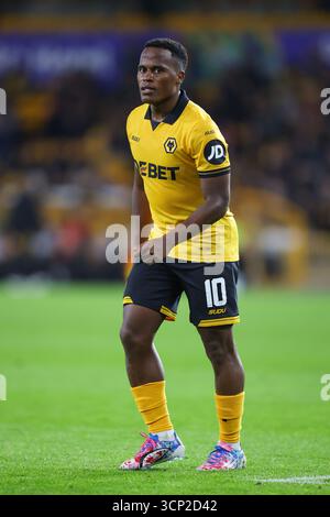 Wolverhampton, Regno Unito. 23 settembre 2025. Jhon Arias dei Wolverhampton Wanderers durante la partita Wolverhampton Wanderers vs Everton Carabao Cup a Molineux, Wolverhampton. Il credito per immagini dovrebbe essere: James Baylis/Sportimage Credit: Sportimage Ltd/Alamy Live News Foto Stock