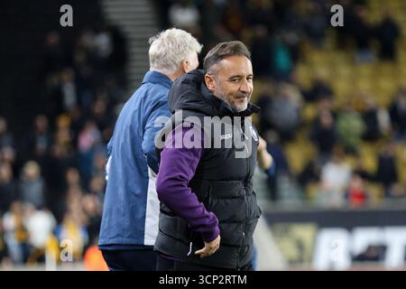 Wolverhampton, Regno Unito. 23 settembre 2025. L'allenatore dei lupi Vitor Pereira prima della partita di calcio della Carabao Cup tra Wolverhampton Wanderers e Everton allo stadio Molineux di Wolverhampton, Inghilterra crediti: SPP Sport Press Photo. /Alamy Live News Foto Stock