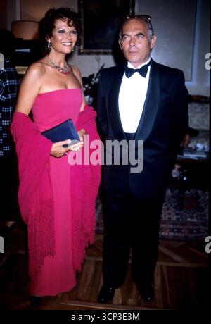 Milano, Archivio dei personaggi degli anni '90 nella foto: Claudia Cardinale, Pasquale Squitieri ©fotostore Foto Stock