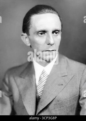 Ritratto di Joseph Goebbels, nazista di alto rango (1897-1945) che, come Ministro della Propaganda, era uno dei più potenti e influenti subalterni di Hitler., 1933 Foto Stock