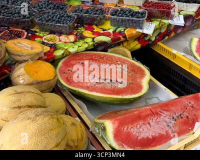 angurie e meloni sul mercato in ungheria Foto Stock