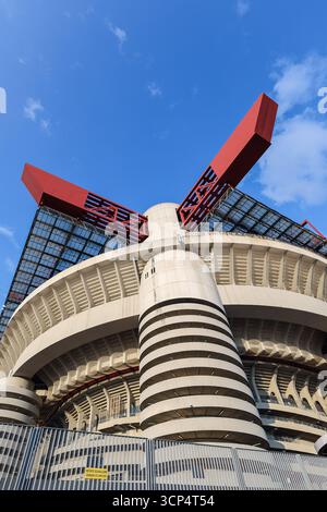 Milano, Italia. 23 settembre 2025. Una vista generale fuori dallo stadio durante la partita di Coppa Italia 2025/26 tra l'AC Milan e l'US Lecce allo Stadio San Siro crediti: dpa/Alamy Live News Foto Stock