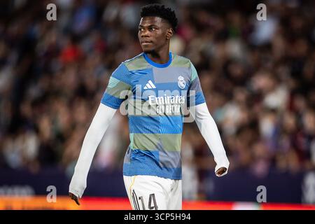 Valencia, Espagne. 23 settembre 2025. Aurelien TCHOUAMENI del Real Madrid durante la partita di calcio della Liga tra Levante UD e Real Madrid CF il 23 settembre 2025 all'Estadio Ciudad de Valencia di Valencia, Spagna - Photo Omar Arnau/Matthieu Mirville/DPPI Credit: DPPI Media/Alamy Live News Foto Stock