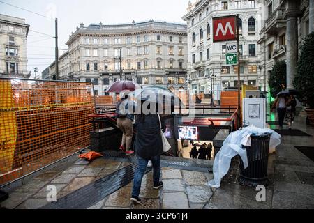 Milano, Italia. 24 settembre 2025. Pioggia e maltempo in centro a MilanoMilano - Italia - Cronaca Mercoledì, 24 settembre, 2025 (foto di Marco otto/Lapresse) pioggia e maltempo nel centro di Milano - Italia - News mercoledì 24 settembre, 2025 (foto di Marco otto/Lapresse) crediti: LaPresse/Alamy Live News Foto Stock