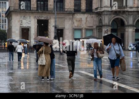 Milano, Italia. 24 settembre 2025. Pioggia e maltempo in centro a MilanoMilano - Italia - Cronaca Mercoledì, 24 settembre, 2025 (foto di Marco otto/Lapresse) pioggia e maltempo nel centro di Milano - Italia - News mercoledì 24 settembre, 2025 (foto di Marco otto/Lapresse) crediti: LaPresse/Alamy Live News Foto Stock