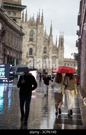 Milano, Italia. 24 settembre 2025. Pioggia e maltempo in centro a MilanoMilano - Italia - Cronaca Mercoledì, 24 settembre, 2025 (foto di Marco otto/Lapresse) pioggia e maltempo nel centro di Milano - Italia - News mercoledì 24 settembre, 2025 (foto di Marco otto/Lapresse) crediti: LaPresse/Alamy Live News Foto Stock