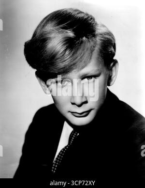 John Howard Davies che interpreta la parte di paul Grahame nella produzione attuale di John Mills il vincitore del Rocking Horse di questo bambino di dieci anni fa uno dei ritratti più difficili che chiunque possa avere - il ruolo dello strano ragazzo della storia di D.H. Lawrence che vince una fortuna a sua madre.Un film di due città realizzato presso i Denham Studios.produttore: John Mills.sceneggiatura e regia.- Anthony Pelissier.da una breve storia di D.H. Lawrence.John Davies, John Valerie, John Davies, John. 13 giugno 1949. Foto Stock