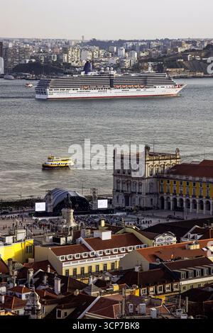 Portogallo, Lisbona, nave da crociera P&o, Arcadia, al molo del porto delle navi da crociera, con partenza sul Tago, Tejo, Foto Stock