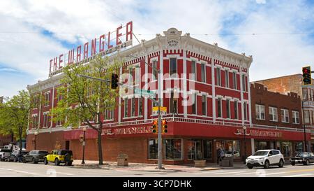 Cheyenne, Wyoming, Stati Uniti - 2 giugno 2025: Vista esterna dell'iconico negozio Wrangler nel centro di Cheyenne, Foto Stock