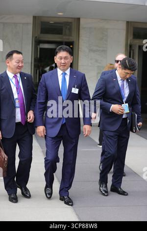 New York, New York, Stati Uniti. 22 settembre 2025. NEW YORK, NY ''“ 22 SETTEMBRE: Khurelsukh Ukhnaa, presidente della Mongolia. I leader mondiali, tra cui presidenti, primi ministri, ministri degli esteri e diplomatici, partecipano al giorno di apertura della 80a Assemblea generale delle Nazioni Unite presso il quartier generale delle Nazioni Unite a New York. Le discussioni si sono incentrate sulla parità di genere, sulla resilienza ai cambiamenti climatici e sull’urgenza della cooperazione globale. (Credit Image: © Luiz Rampelotto/ZUMA Press Wire) SOLO PER USO EDITORIALE! Non per USO commerciale! Foto Stock