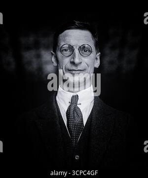 Un ritratto del 1922 di Éamon de Valera (1882-1975), alias Dev, importante statista e leader politico nell'Irlanda del XX secolo. Prima della sua carriera politica, era comandante a Boland's Mill durante la rivolta di Pasqua del 1916. Fu arrestato, condannato a morte, ma rilasciato per una serie di ragioni, tra cui la risposta pubblica all'esecuzione britannica dei leader emergenti. Tornò in Irlanda dopo essere stato incarcerato in Inghilterra e divenne una delle figure politiche più importanti della guerra d'indipendenza. Dopo la firma del trattato anglo-irlandese, de Valera fu il leader politico dell'Anti-Trattato Foto Stock