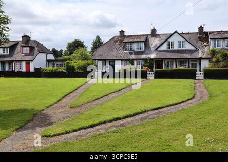 Villaggio di Adare nella contea di Limerick in Irlanda. Adare è stata designata come città storica. Foto Stock