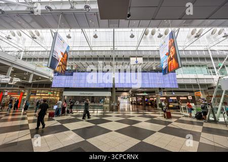 Terminal des Flughafen München in Deutschland München, Deutschland - 19. Agosto 2025: Terminal des Flughafen München, Deutschland. *** Monaco Airport Terminal in Germania Monaco, Germania 19 agosto 2025 Monaco Airport Terminal, Germania Foto Stock