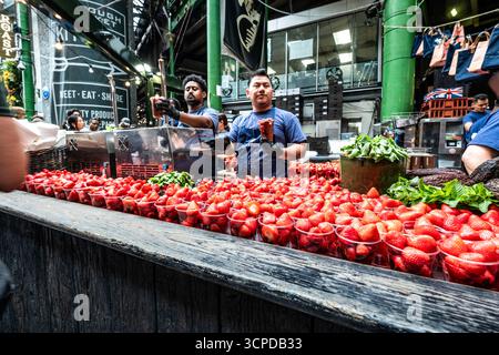 Borough Market - sapori, cultura e vita di strada Foto Stock