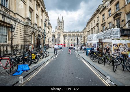 Vita urbana a Bath – strade, cultura. REGNO UNITO Foto Stock