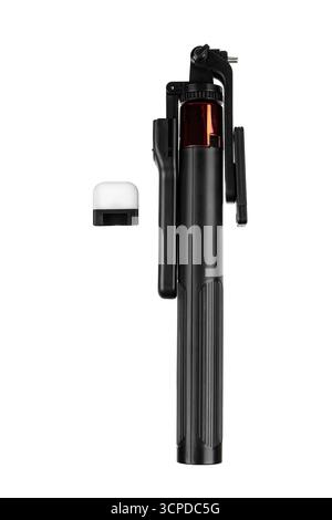 Treppiede con asta per selfie ripiegata con luce LED rimovibile, isolata su sfondo bianco. Foto Stock