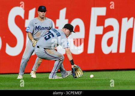 Philadelphia, Stati Uniti. 25 settembre 2025. L'esterno dei Miami Marlins Troy Johnston (75) schierò un singolo da Bryson Stott dei Philadelphia Phillies durante il settimo inning, giovedì 25 settembre 2025, a Philadelphia. Foto di Laurence Kesterson/UPI credito: UPI/Alamy Live News Foto Stock