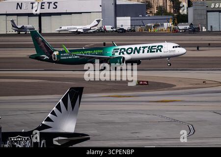Aeroporto Harry Reid 8-31-2025 Las Vegas NV USA Frontier Airlines Airbus A321Neo N603FR con partenza dalla pista 1R all'aeroporto internazionale Harry Reid Foto Stock