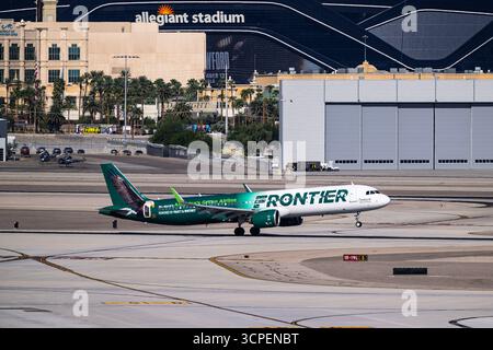 Aeroporto Harry Reid 8-31-2025 Las Vegas NV USA Frontier Airlines Airbus A321Neo N603FR con partenza dalla pista 1R all'aeroporto internazionale Harry Reid Foto Stock