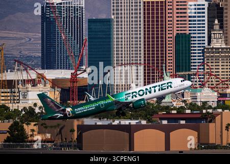 Aeroporto Harry Reid 8-31-2025 Las Vegas NV USA Frontier Airlines Airbus A321Neo N603FR con partenza dalla pista 1R all'aeroporto internazionale Harry Reid Foto Stock